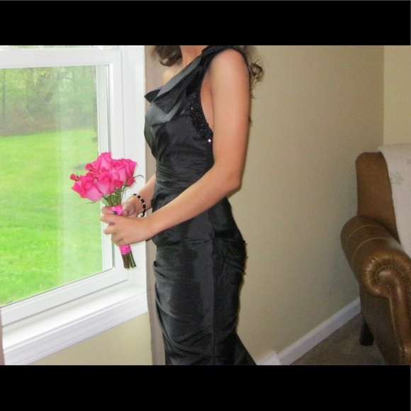 BLACK TIE READY: Black Evening Gown - Picture 4 of 4